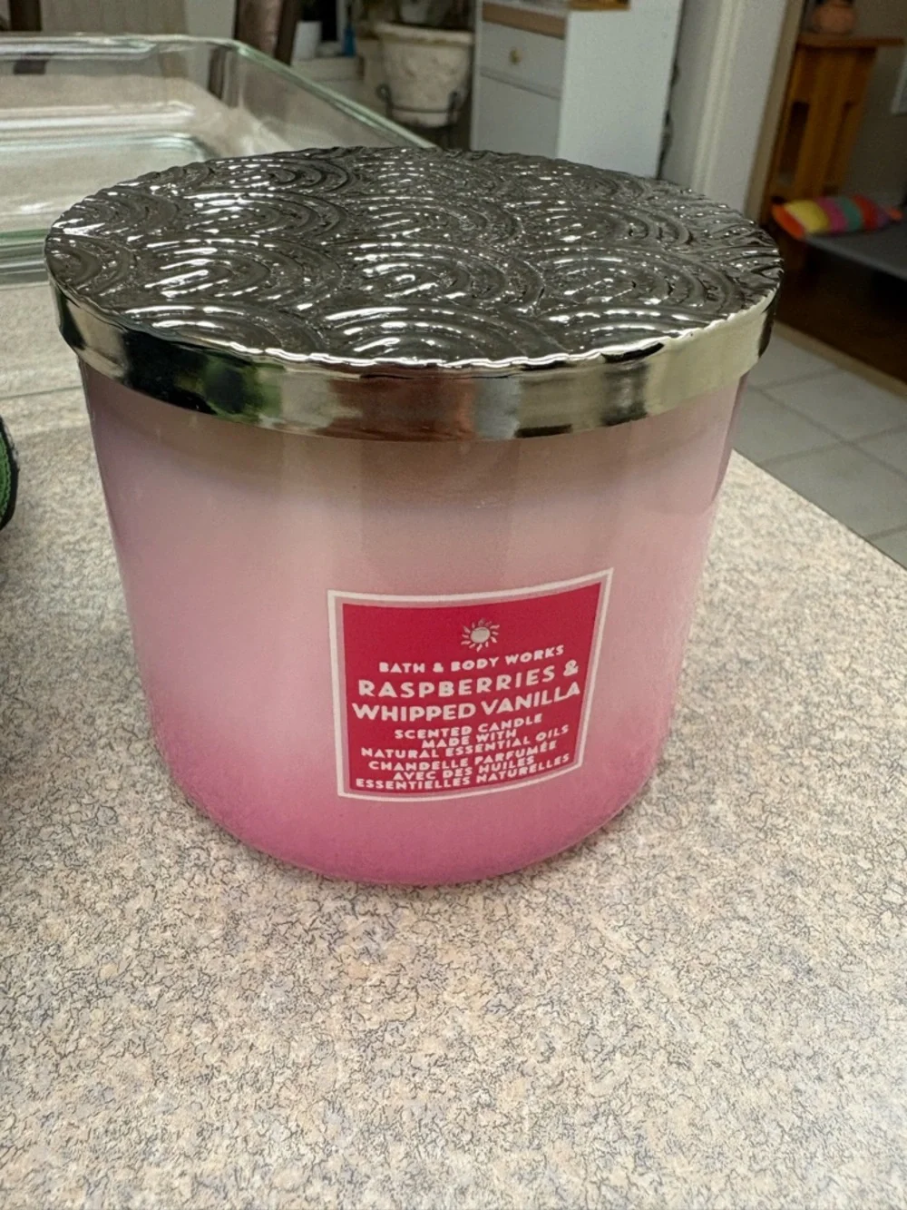 Bath and Body Works NEW CANDLE - Picture 3 of 4